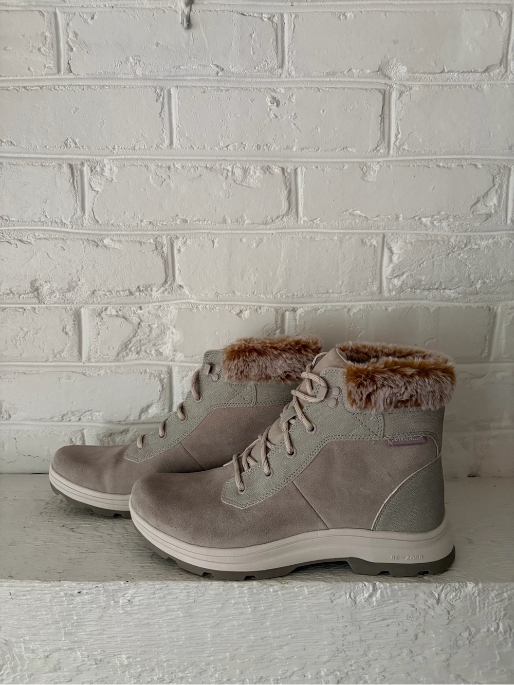 Ryka Bayou Women's Gray Leather Ankle Bootie Faux Fur Trim Lace-Up 9.5W